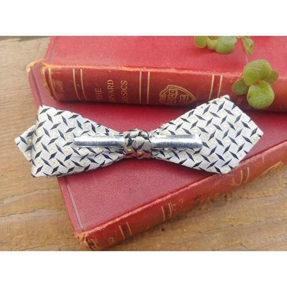 Vintage Silver Diamond Point Bow Tie // Formal Wear, Vintage Wedding Attire - Picture 4 of 10